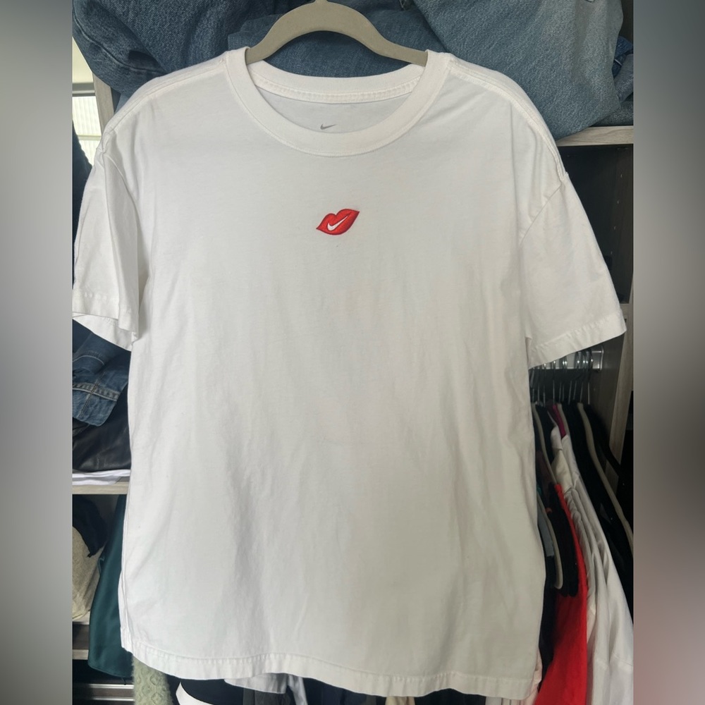 Nike Tshirt with lips